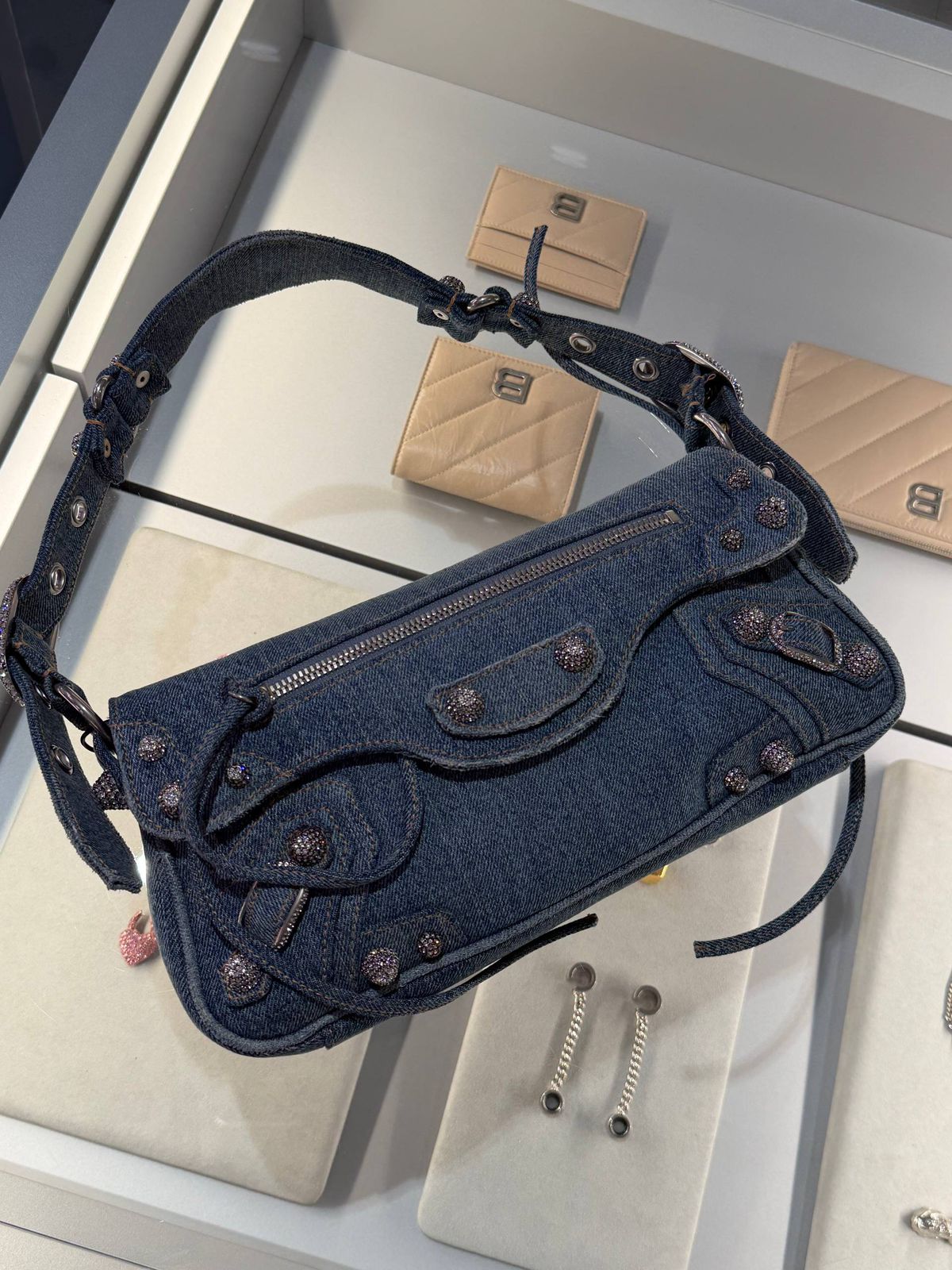 Le Cagole Shoulder Bag