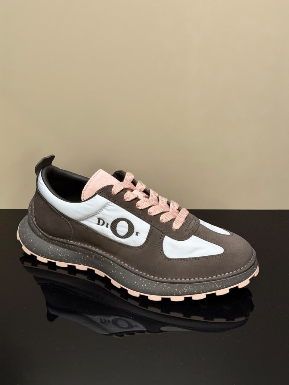 Vibe Sneaker