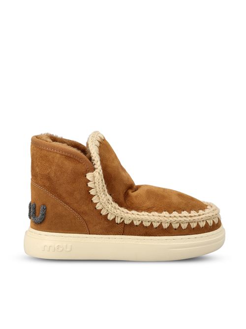 Sneakers realizzate in pelle scamosciata