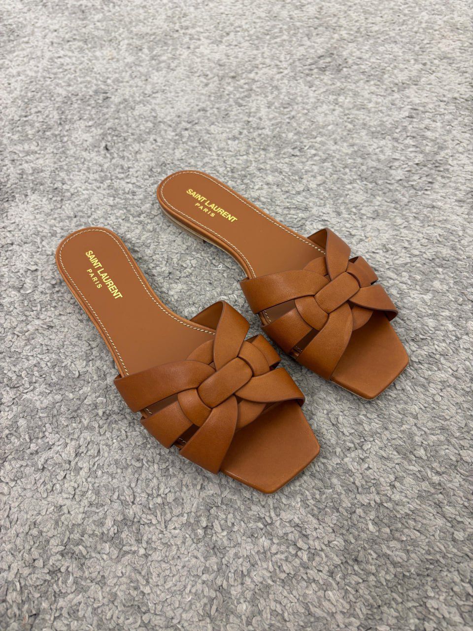 Tribute Nu Pieds slides