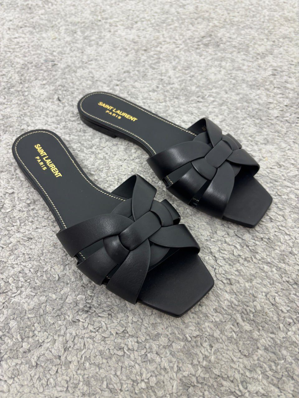 Tribute Nu Pieds slides