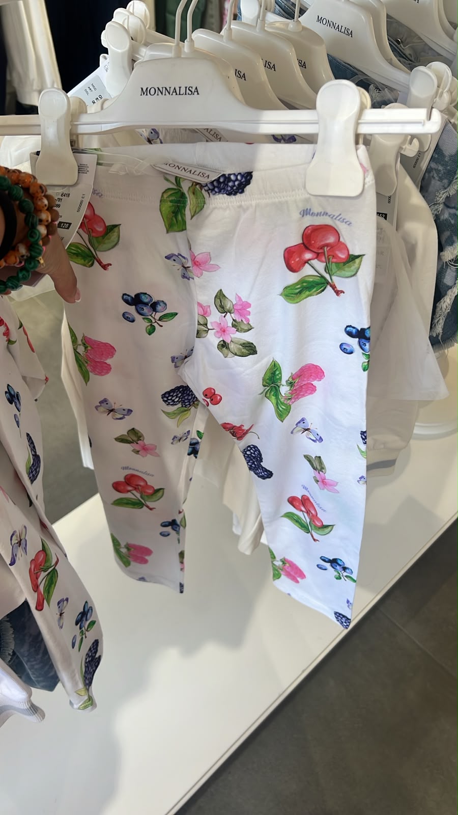 Fruit-print leggings