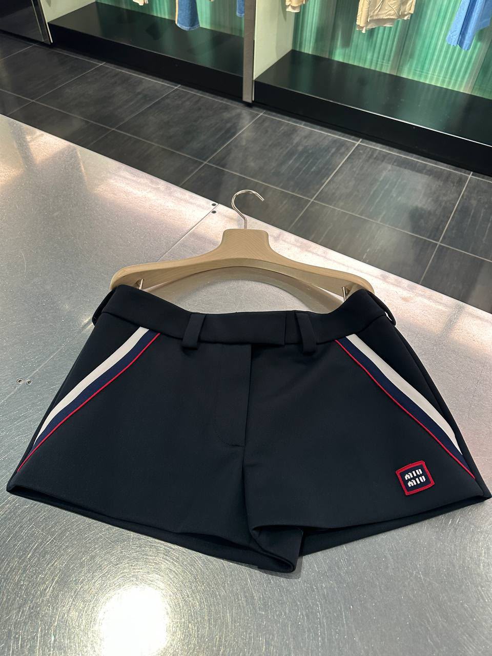 Cady shorts with logo patch