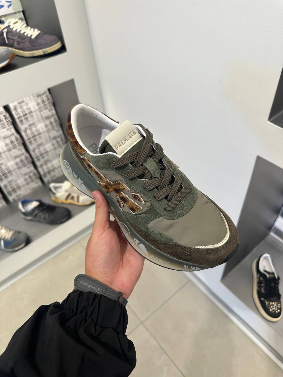 Mase Sneakers