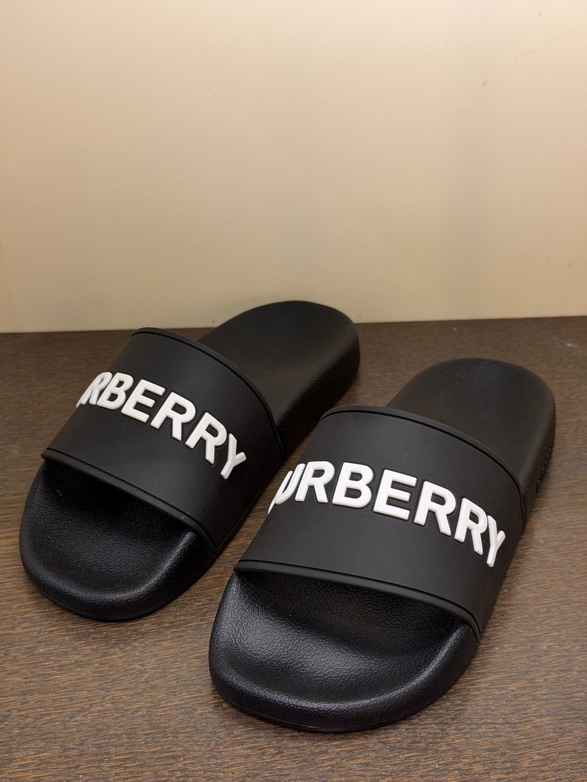 Logo Detail Rubber Slides