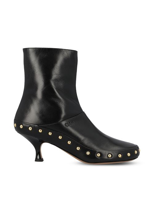 Stivali realizzati in pelle