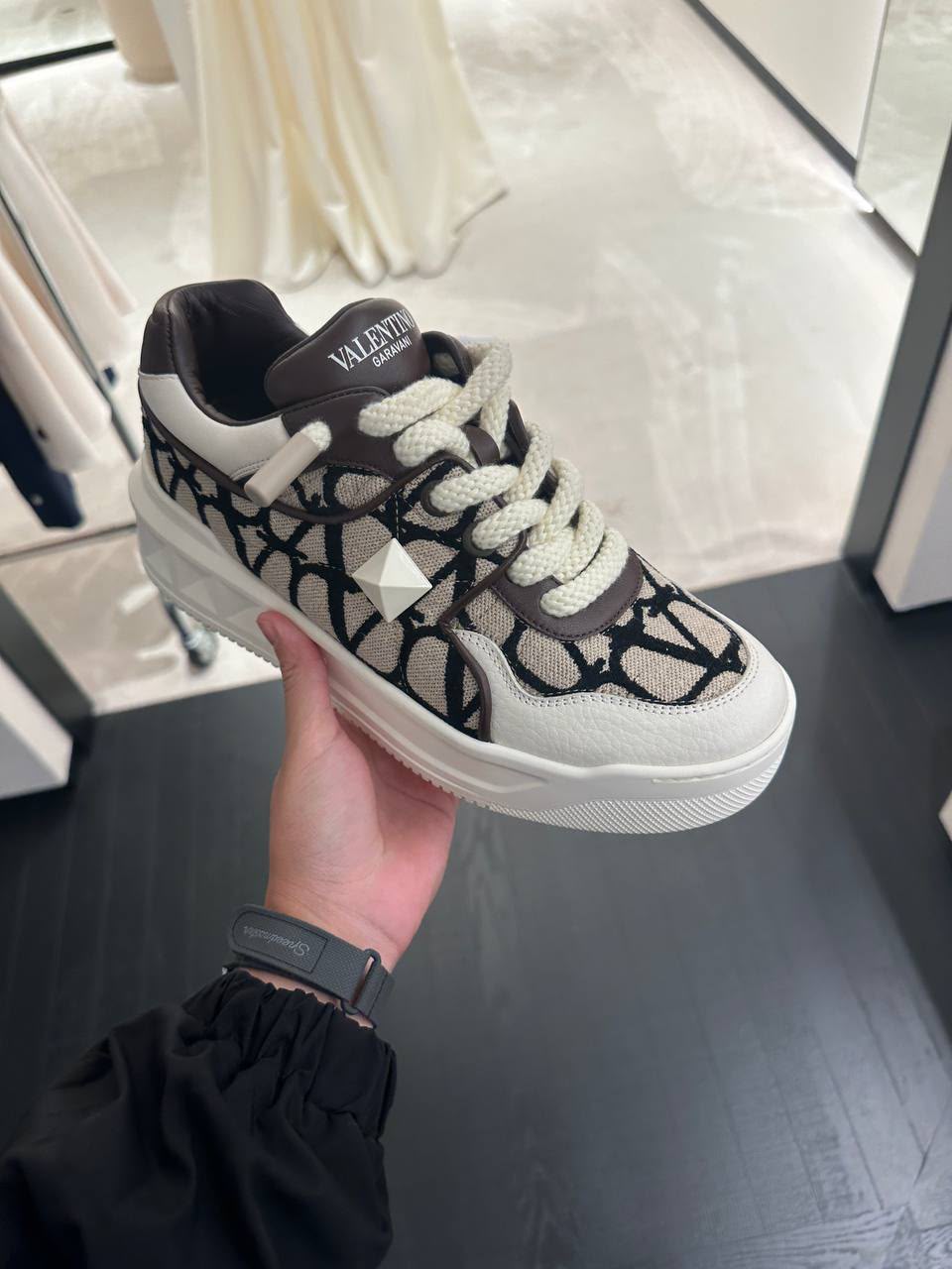 One Stud Low-Top Sneaker in Toile Iconographe
