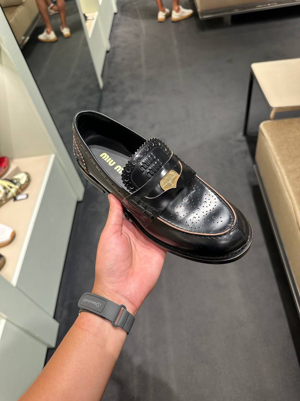 Leather lace-up shoes