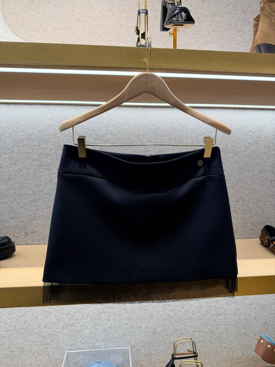 Short skirt with tulle trim