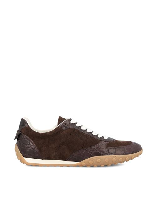 Sneakers realizzate in pelle