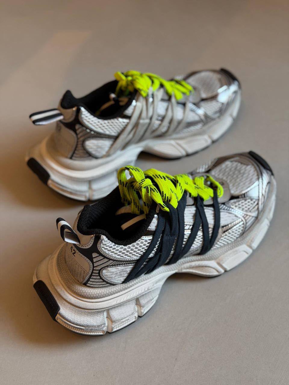 Runner Sneakers