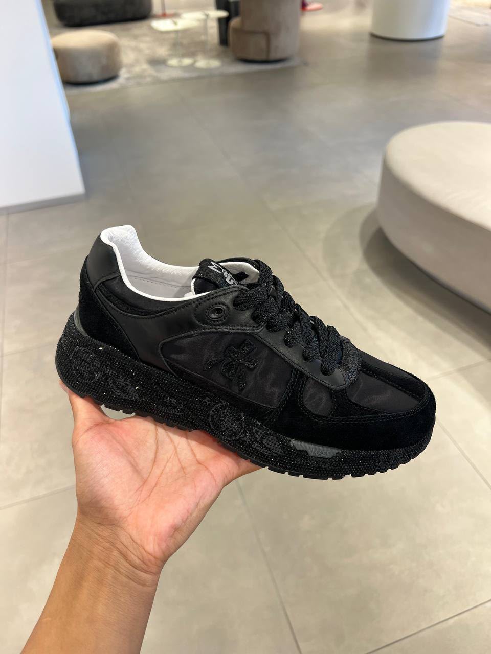 Mase Sneakers