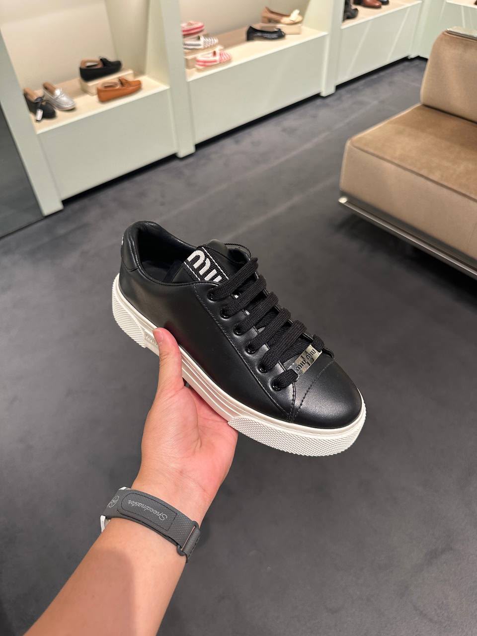 Leather sneakers