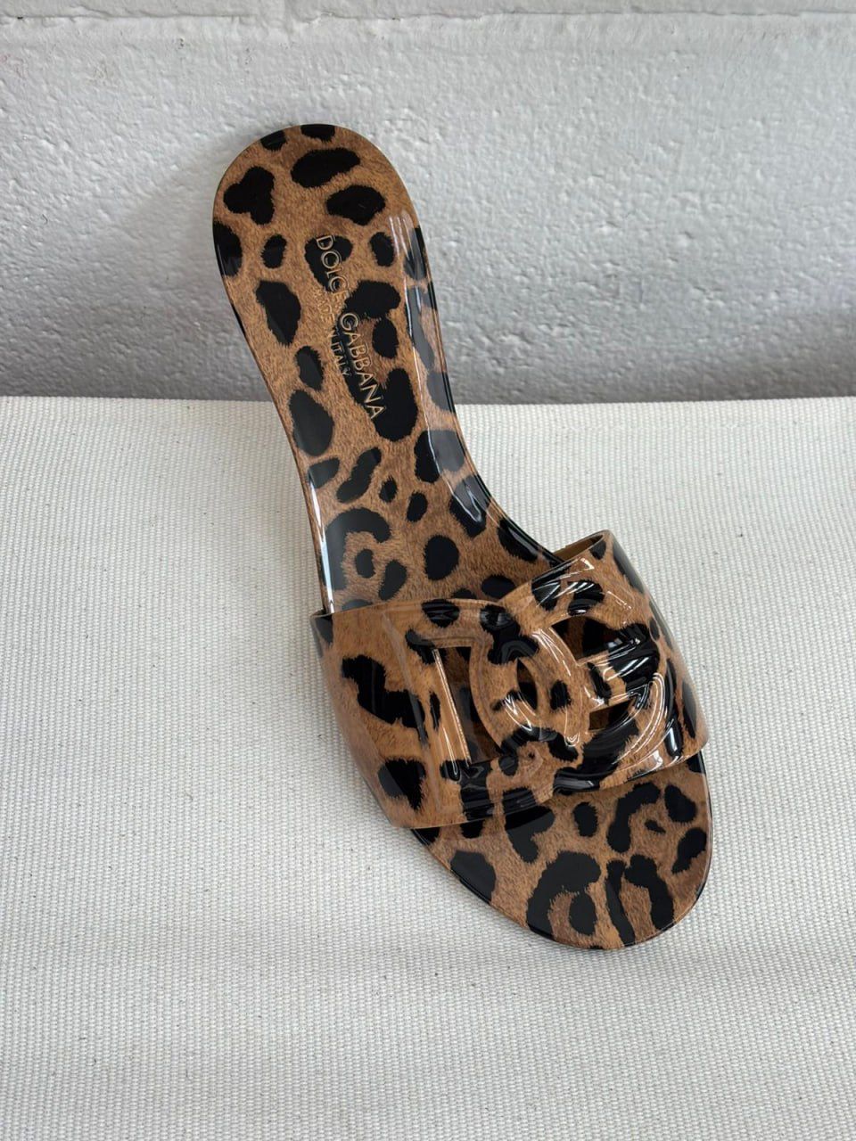 Leopard-print rubber slides with DG logo