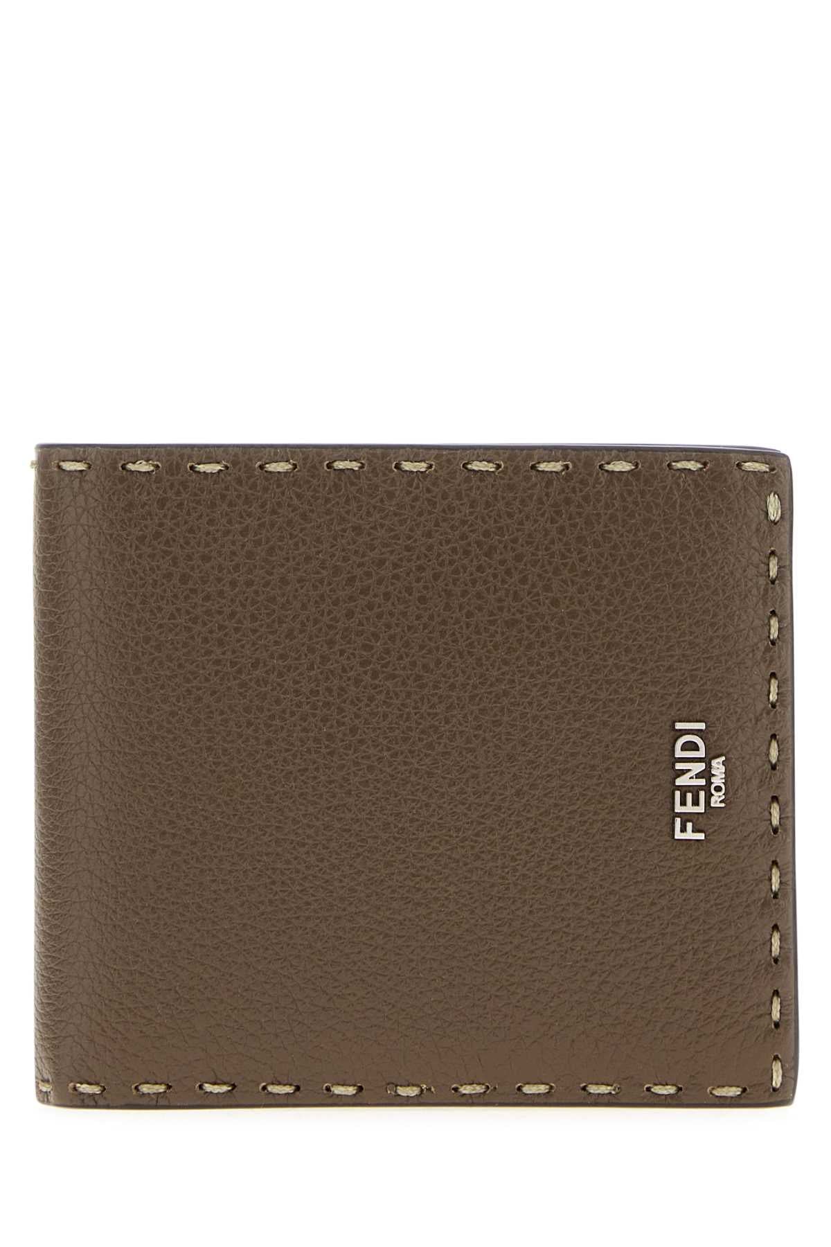 FENDI PORTAFOGLI SELLERIA SENZA PORTAMONETE For Men Exterior: 100% Leather Finishing: Silver metal
