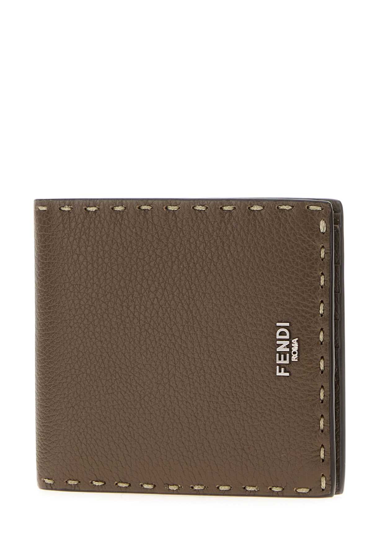 FENDI PORTAFOGLI SELLERIA SENZA PORTAMONETE For Men Exterior: 100% Leather Finishing: Silver metal