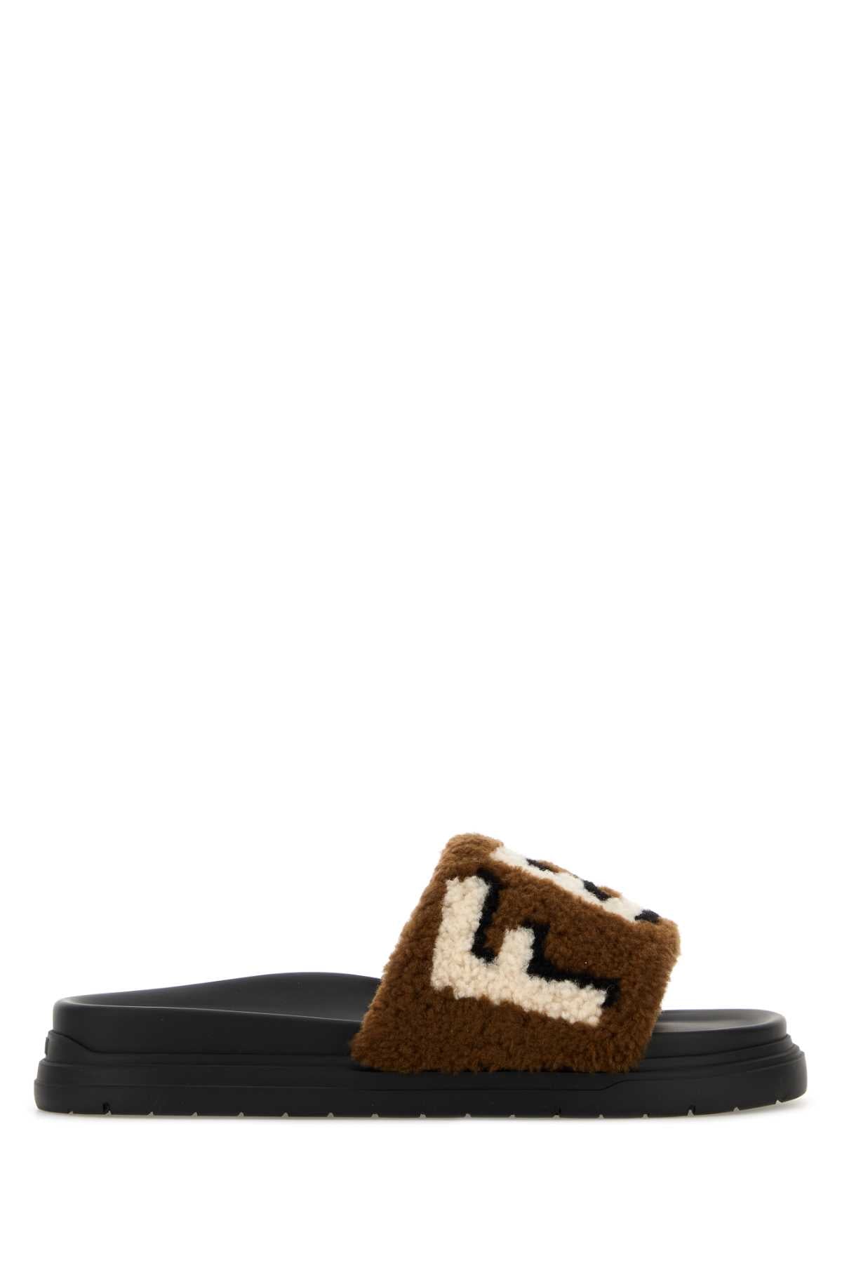 FENDI CIABATTA FUR CON LOGO FENDI For Men Exterior: 100% Shearling Interior: 100% Leather Sole: Rubber