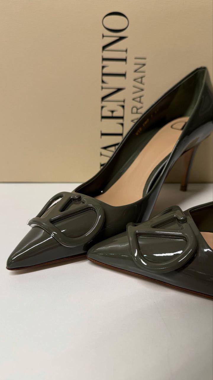 VLogo Signature Patent Leather Pump