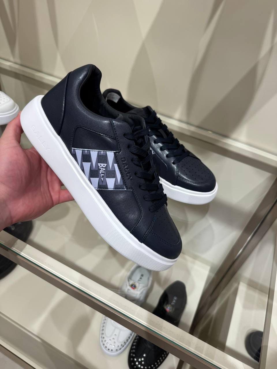 Kimmy Leather Sneakers