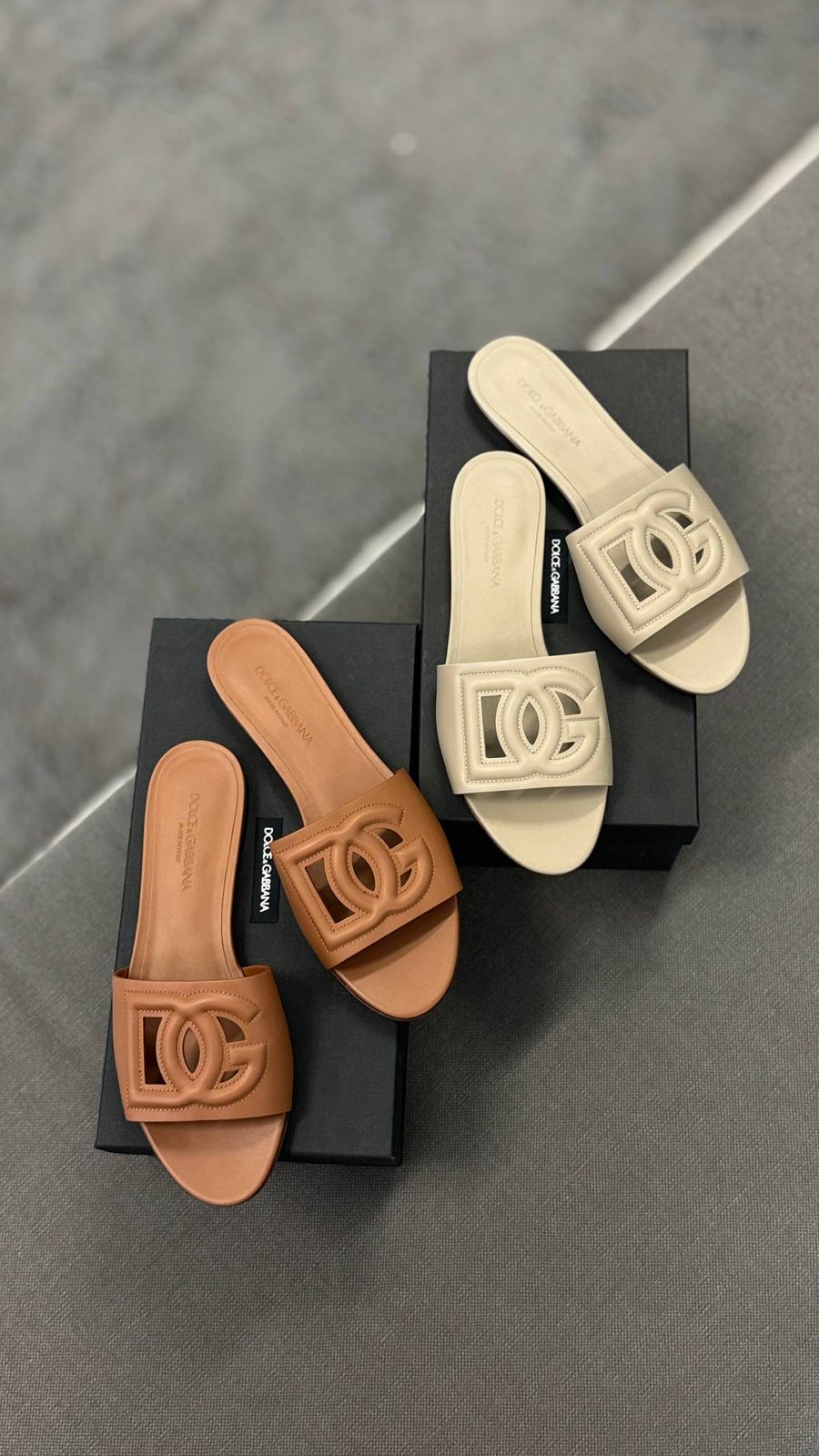DG Logo Slides in Calfskin