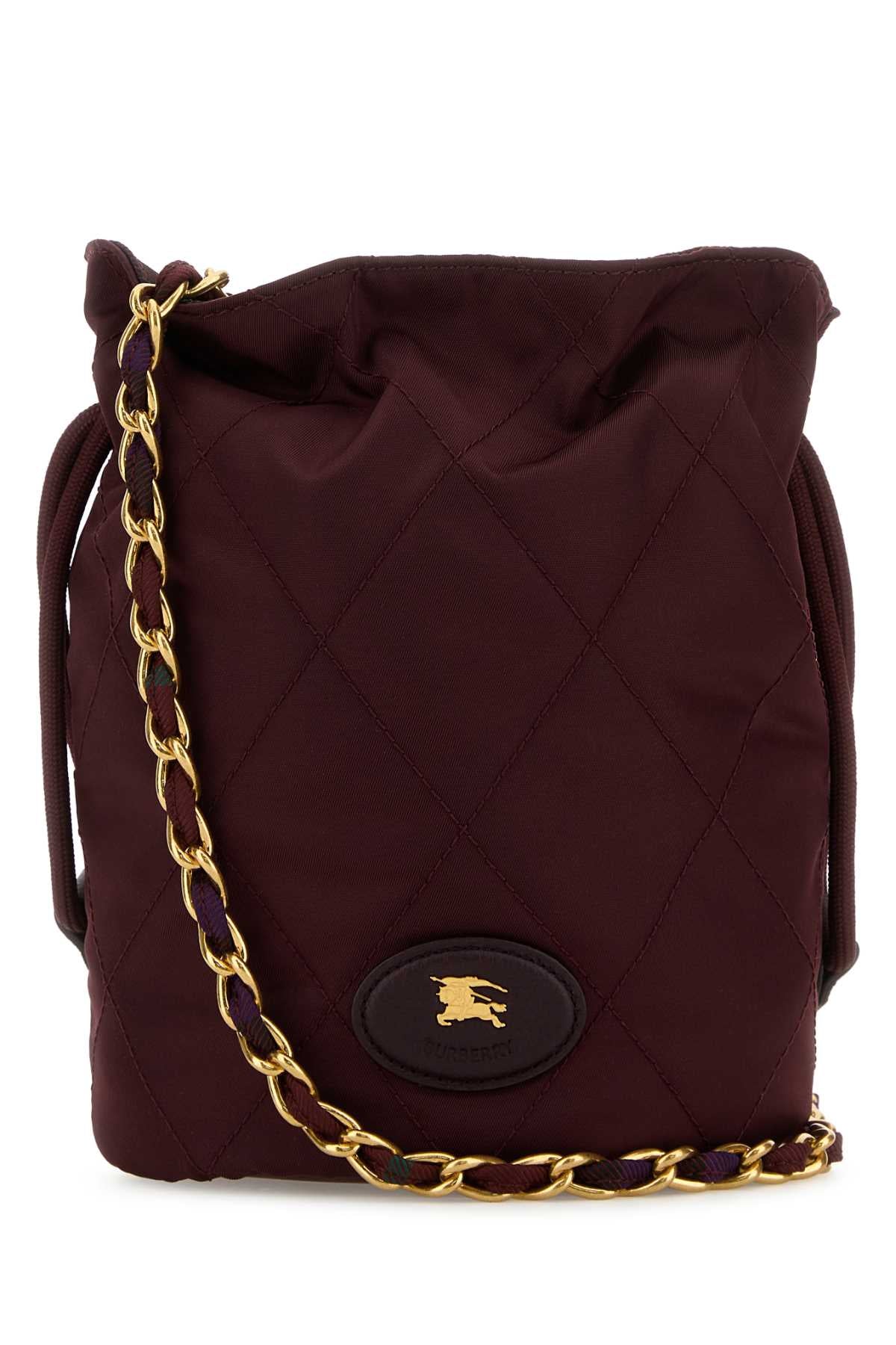 BURBERRY LS MN CHAIN POUCH NYN For Women Exterior: 90% Nylon 10% Acrylic Lining: 100% Nylon Finishing: Golden metal