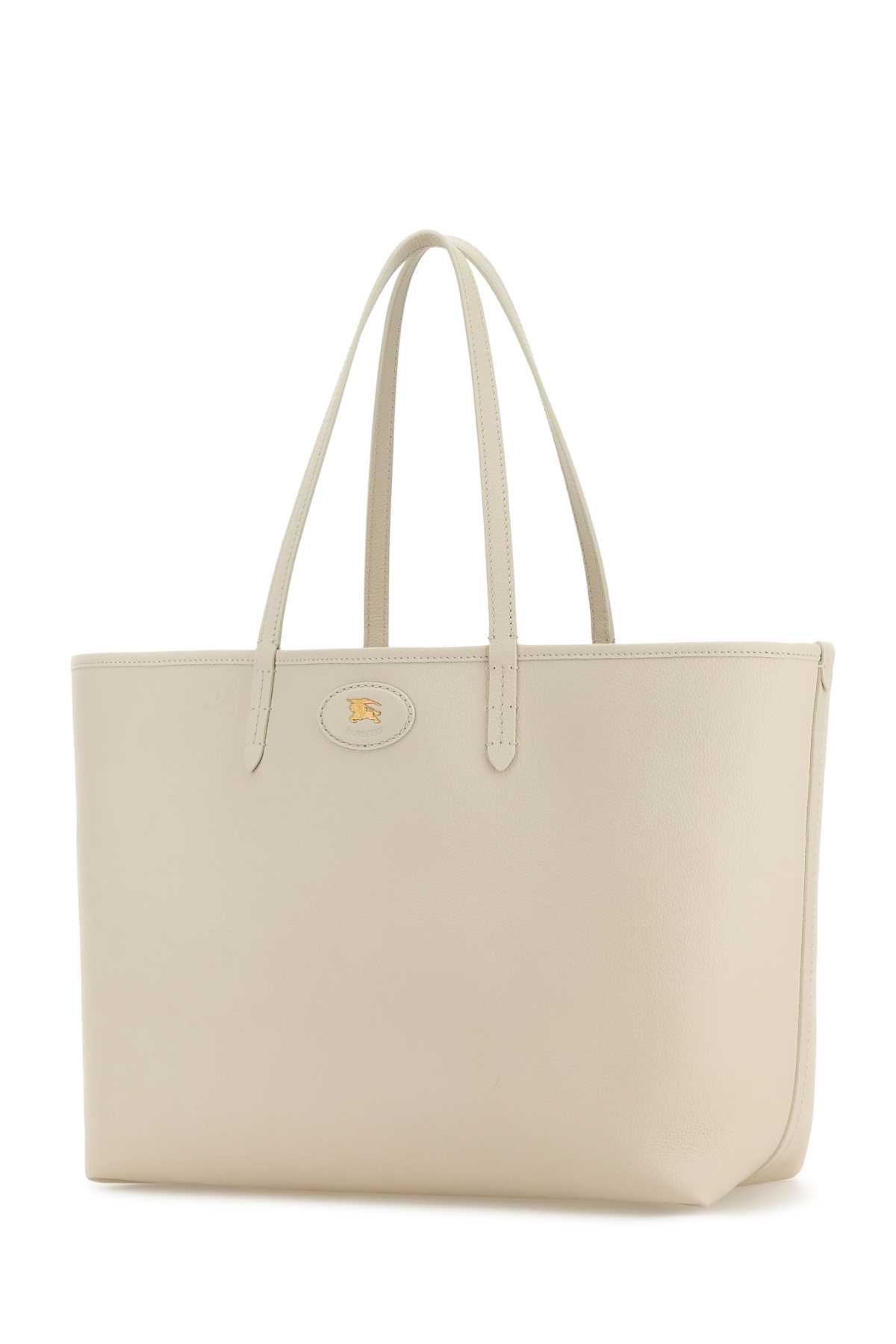 BURBERRY LL MD REVERSIBLE TOTE C&L For Women Exterior: 100% Calf Lining: 69% Cotton 21% Viscose 10% Linen Finishing: Golden metal