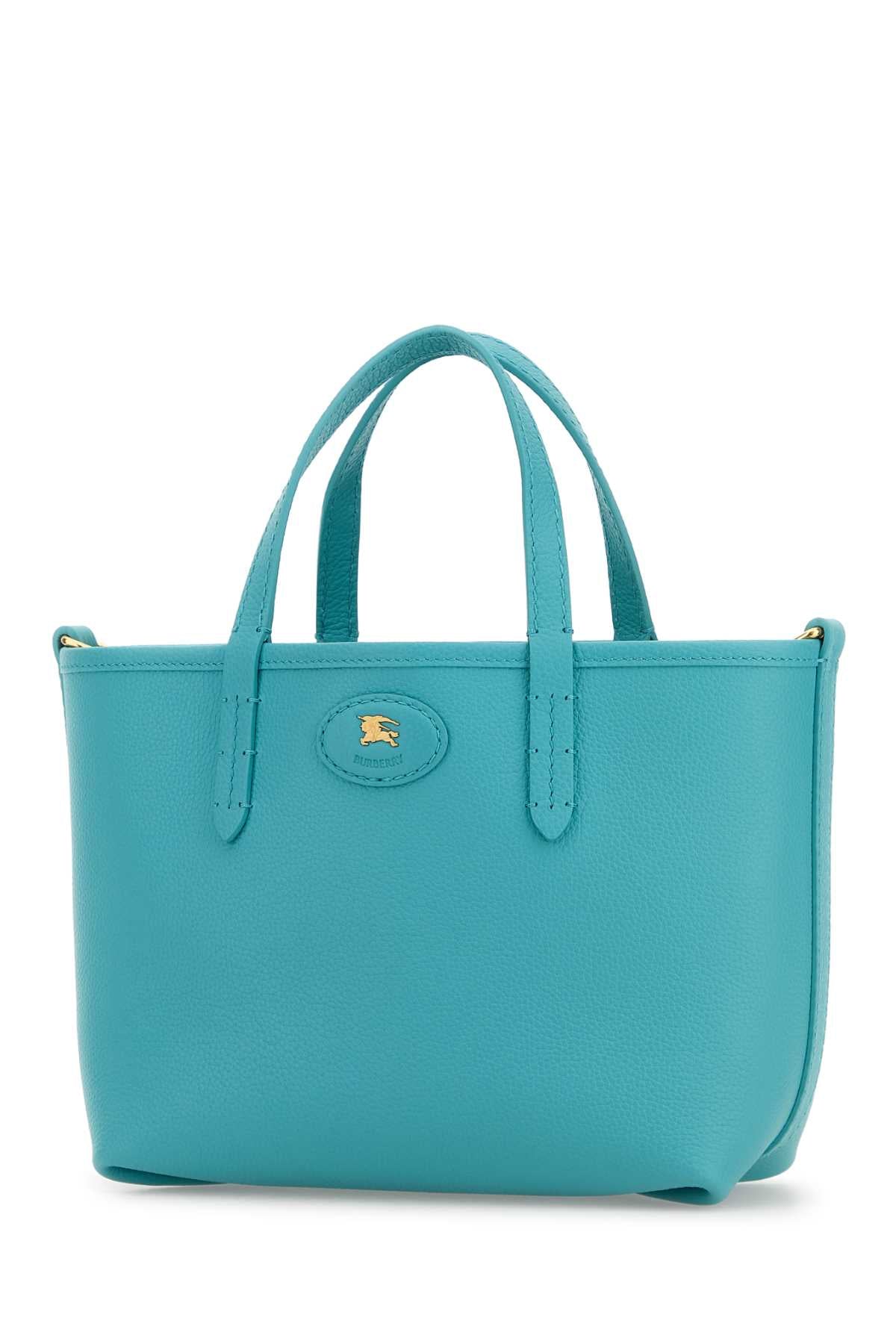 BURBERRY LL MN REVERSIBLE TOTE C&L For Women Exterior: 100% Calf Lining: 69% Coton 21% Viscose 10% Linen Finishing: Golden metal