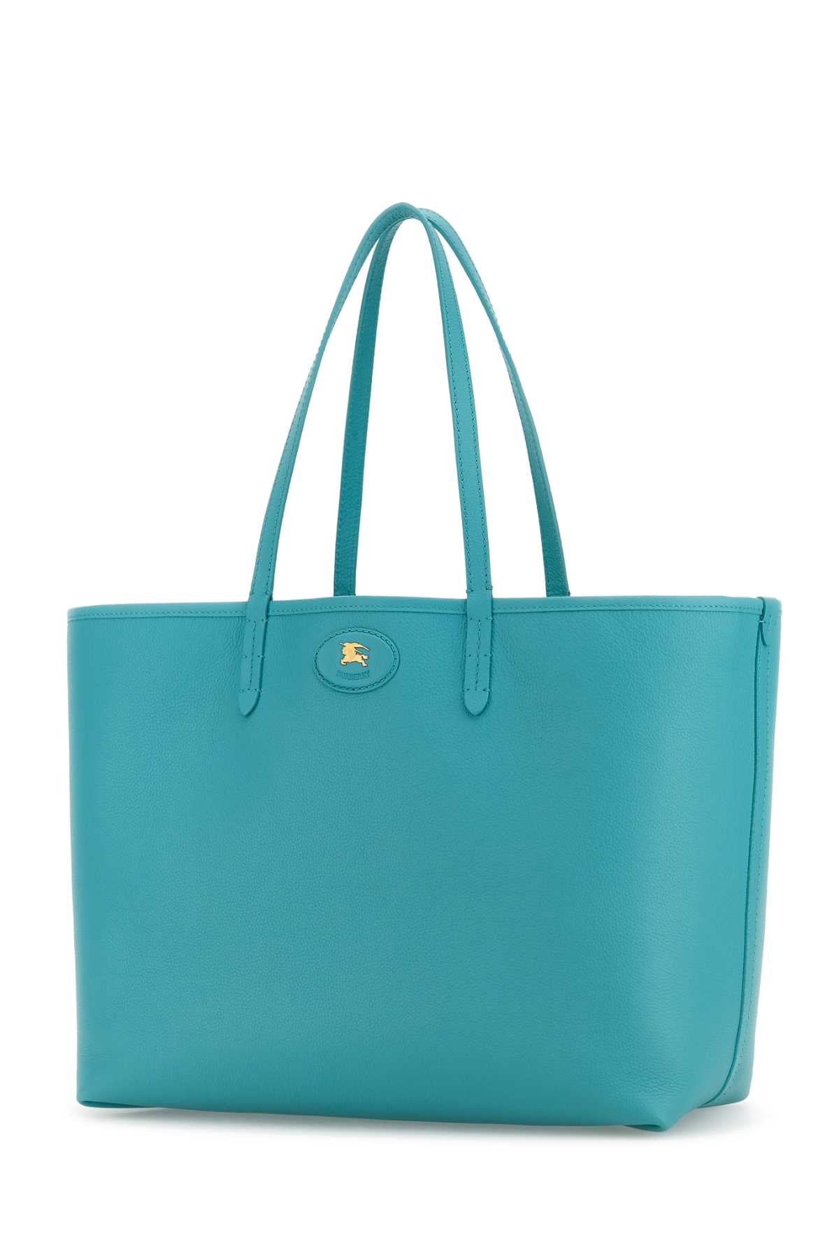BURBERRY LL MD REVERSIBLE TOTE C&L For Women Exterior: 100% Calf Lining: 69% Cotton 21% Viscose 10% Linen Finishing: Golden metal