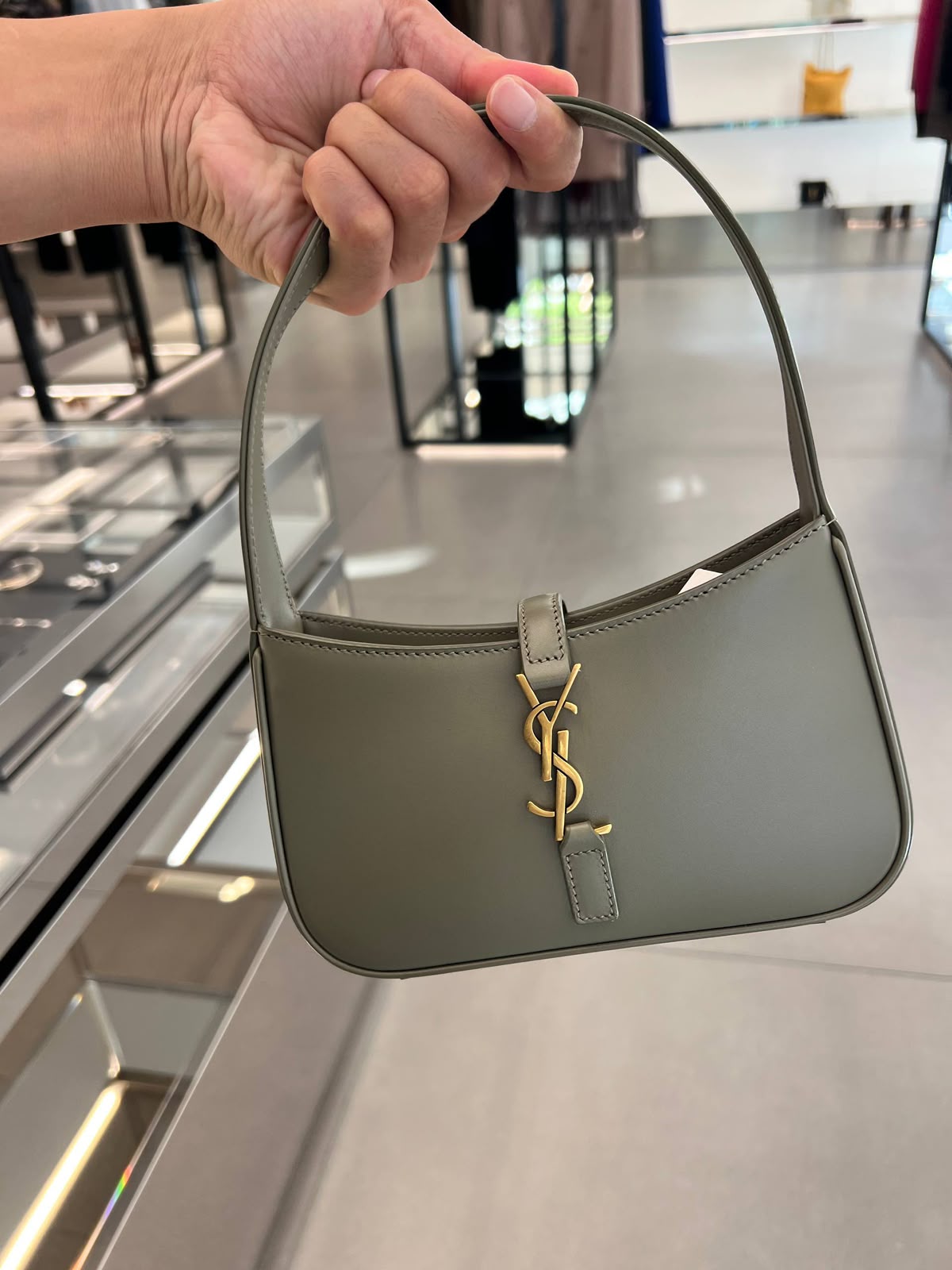 Le 5 à 7 Hobo Bag