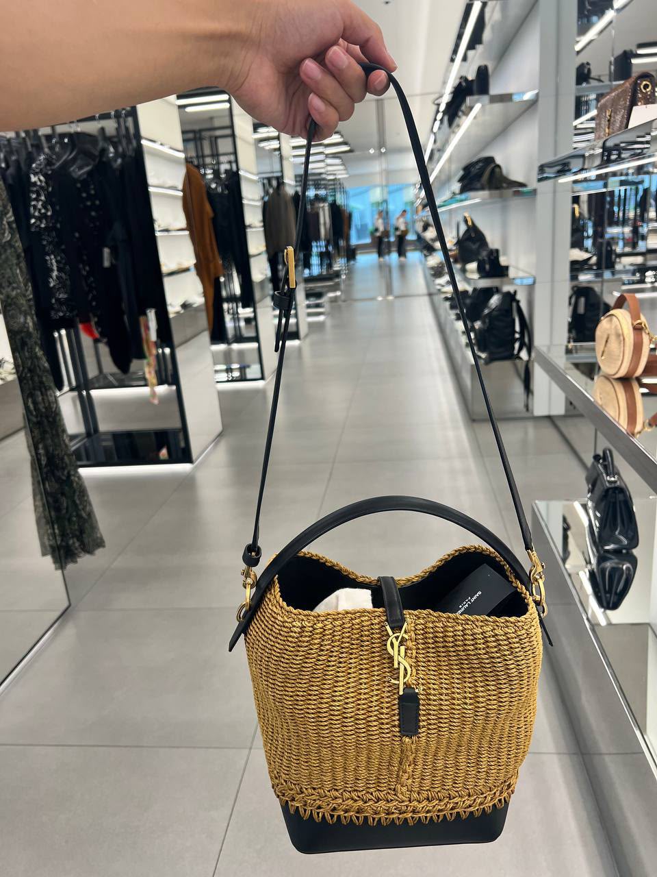 Le 5 à 7 Bucket Bag in Raffia and Leather