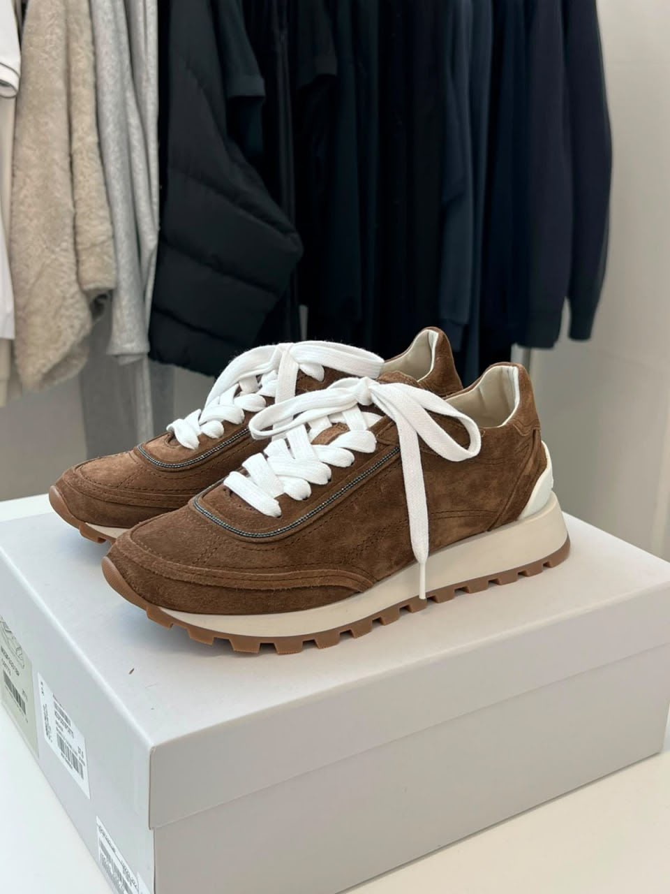 Runner Sneaker in Suede