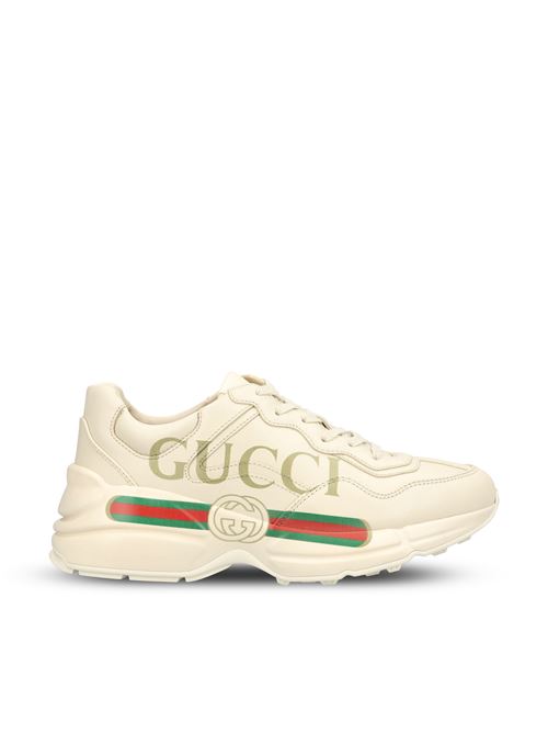 Sneakers realizzate in pelle