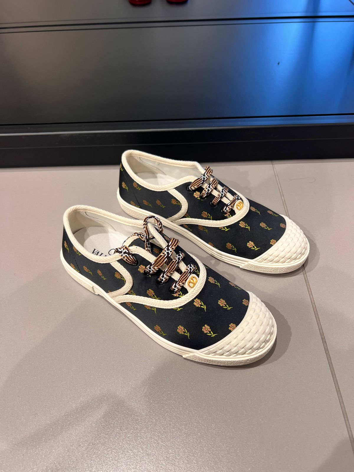 Valentino Garavani VLogo Signature Canvas Sneaker