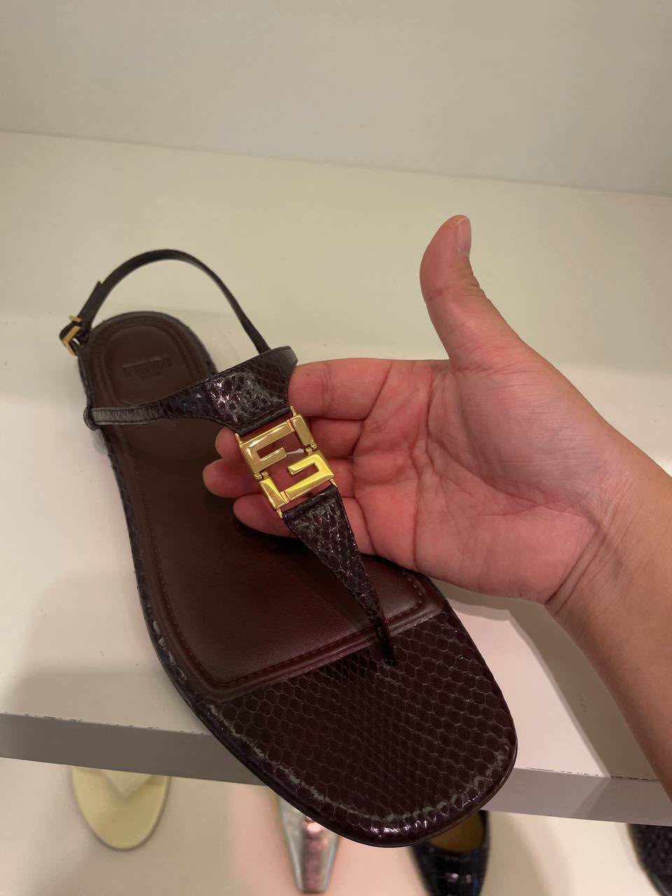 4G Thong Sandals in Embossed Leather