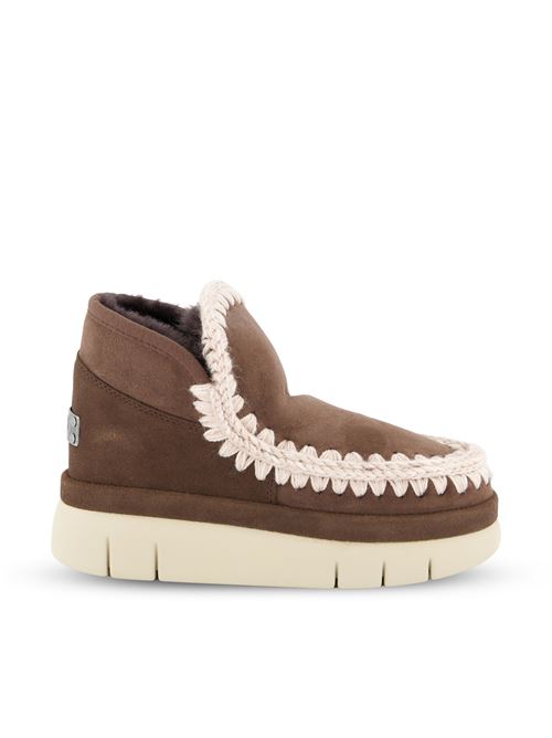 Sneakers realizzate in suede