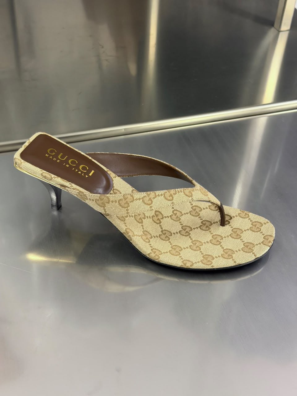 GG Supreme Canvas Kitten Heel Thong Sandals