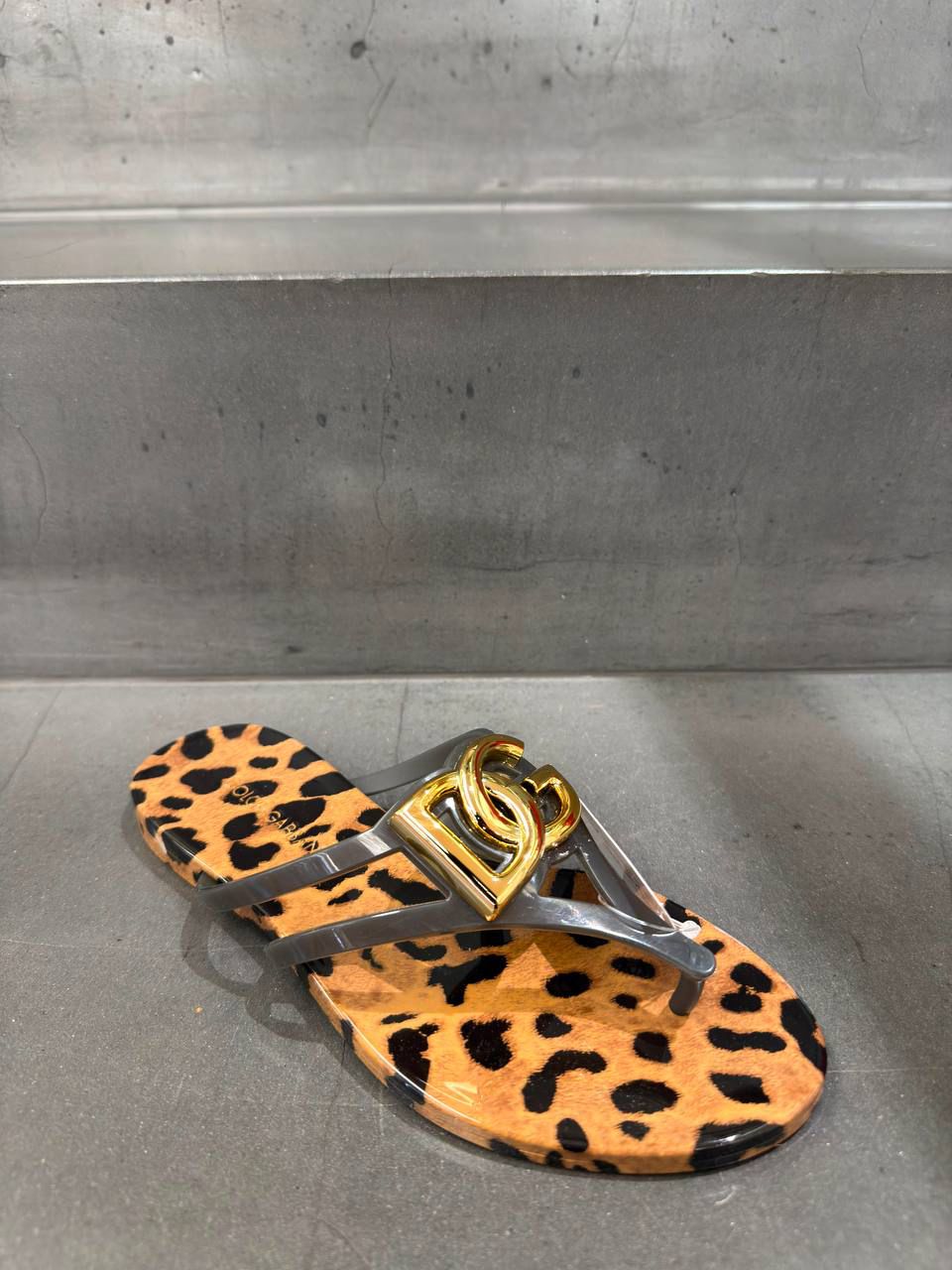 DG Logo Thong Sandals in Leopard-Print Rubber