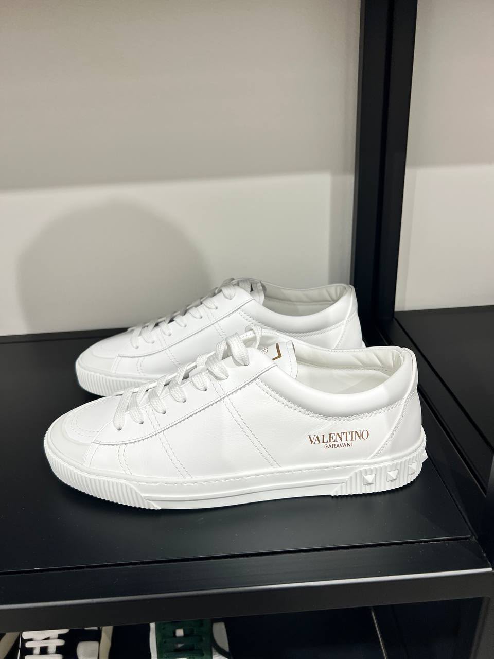 One Stud Low-Top Sneaker
