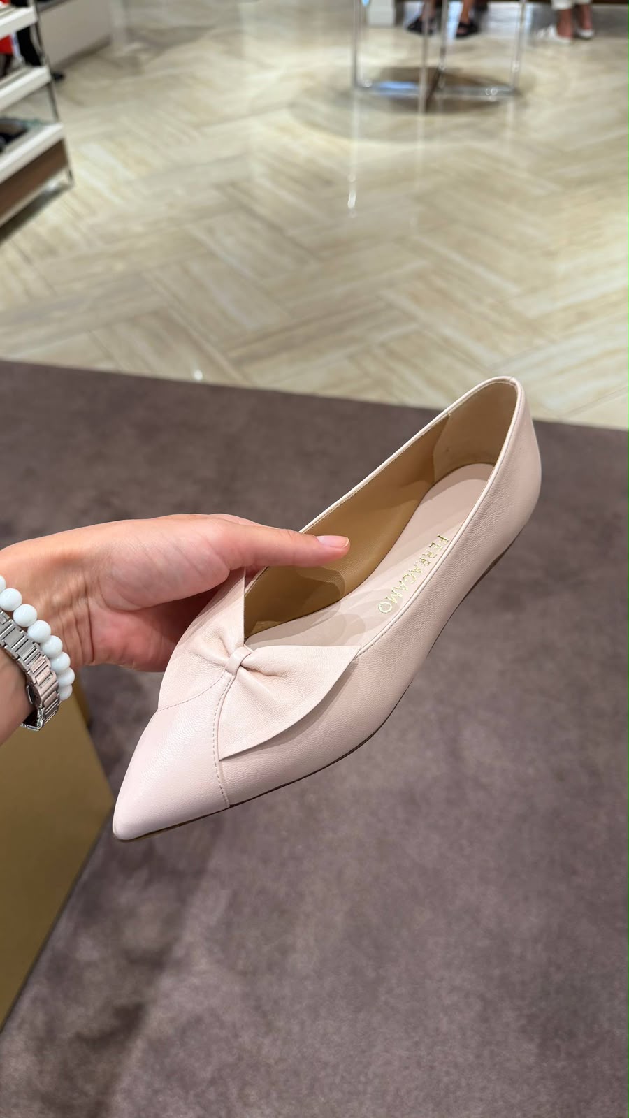 Pointed-Toe Bow Flat