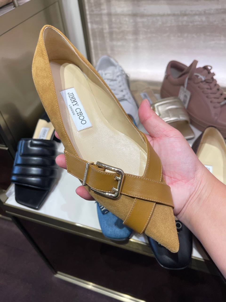 Aurelie Flat