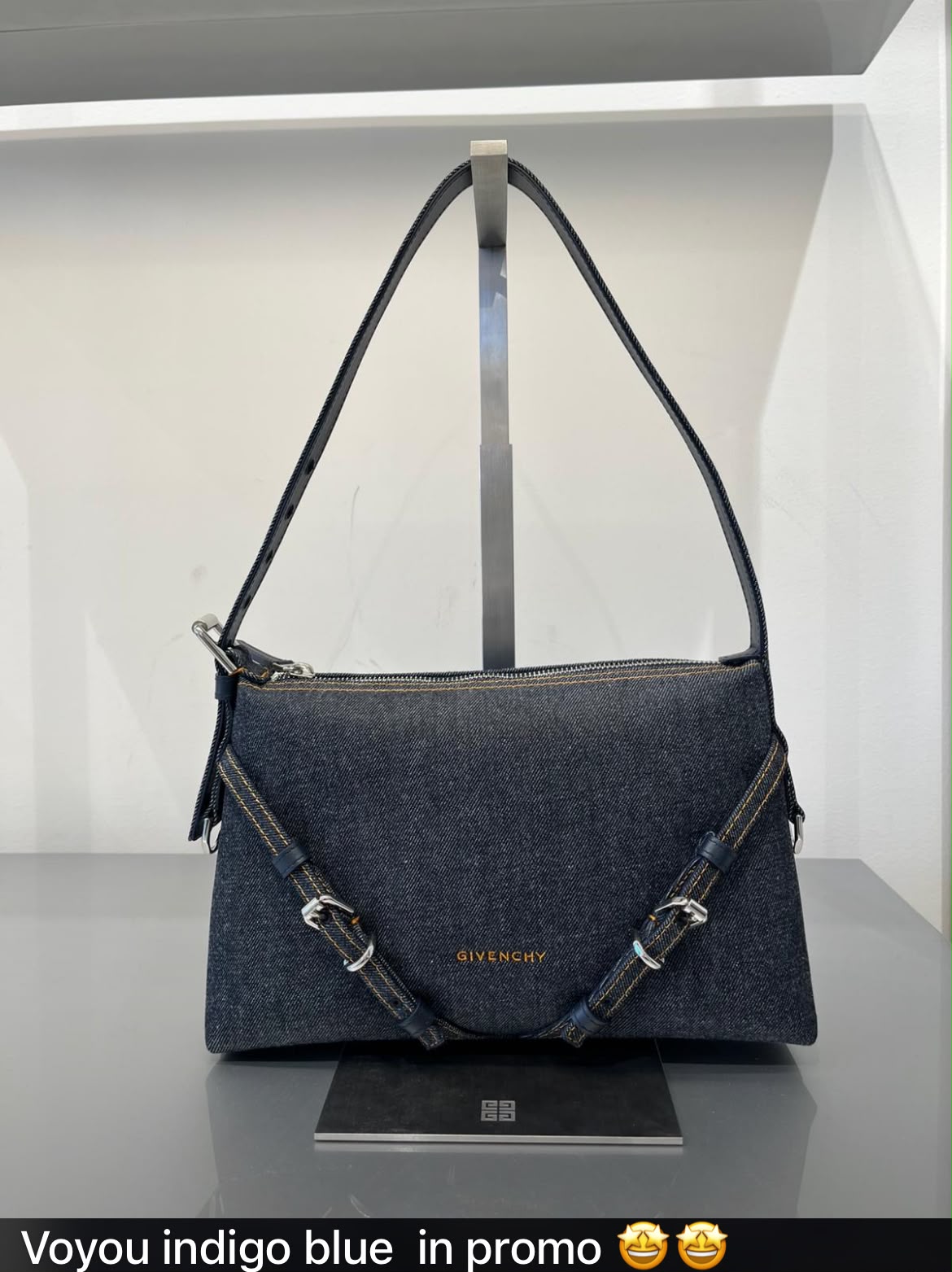 Voyou Shoulder Bag in Denim