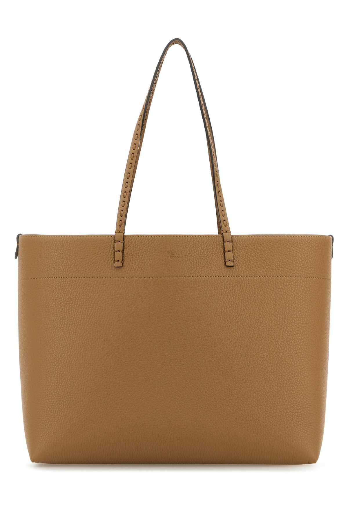 FENDI ROLL BAG SHOPPER PELLE For Women Exterior: 100% Calf Lining: 100% Fabric Finishing: Golden metal