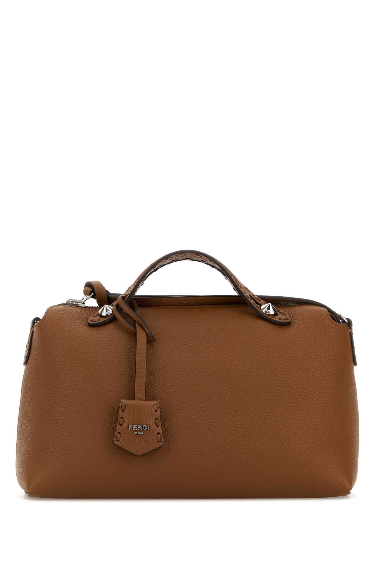 FENDI BY THE WAY SOFT SELLERIA MACRO For Women Exterior: 100% Calf Lining: 100% Fabric Finishing: Silver metal