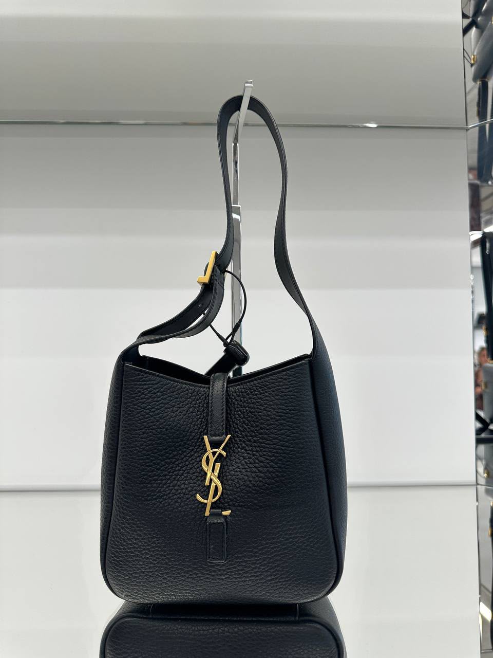 Le 5 à 7 Supple Small Hobo Bag
