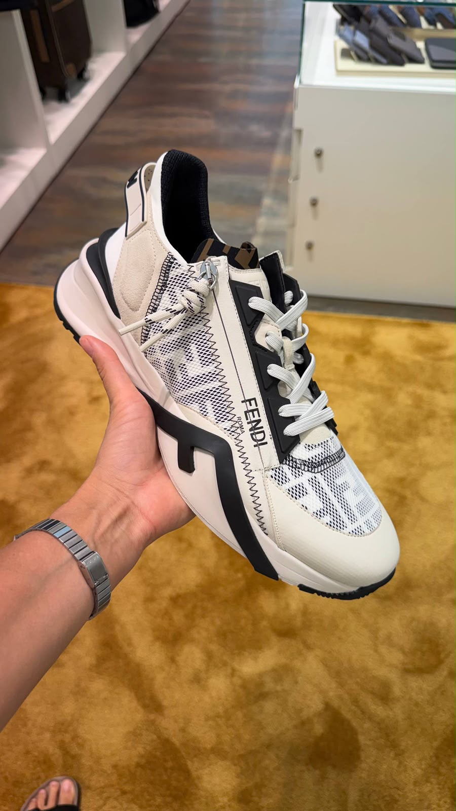 Flow Sneakers