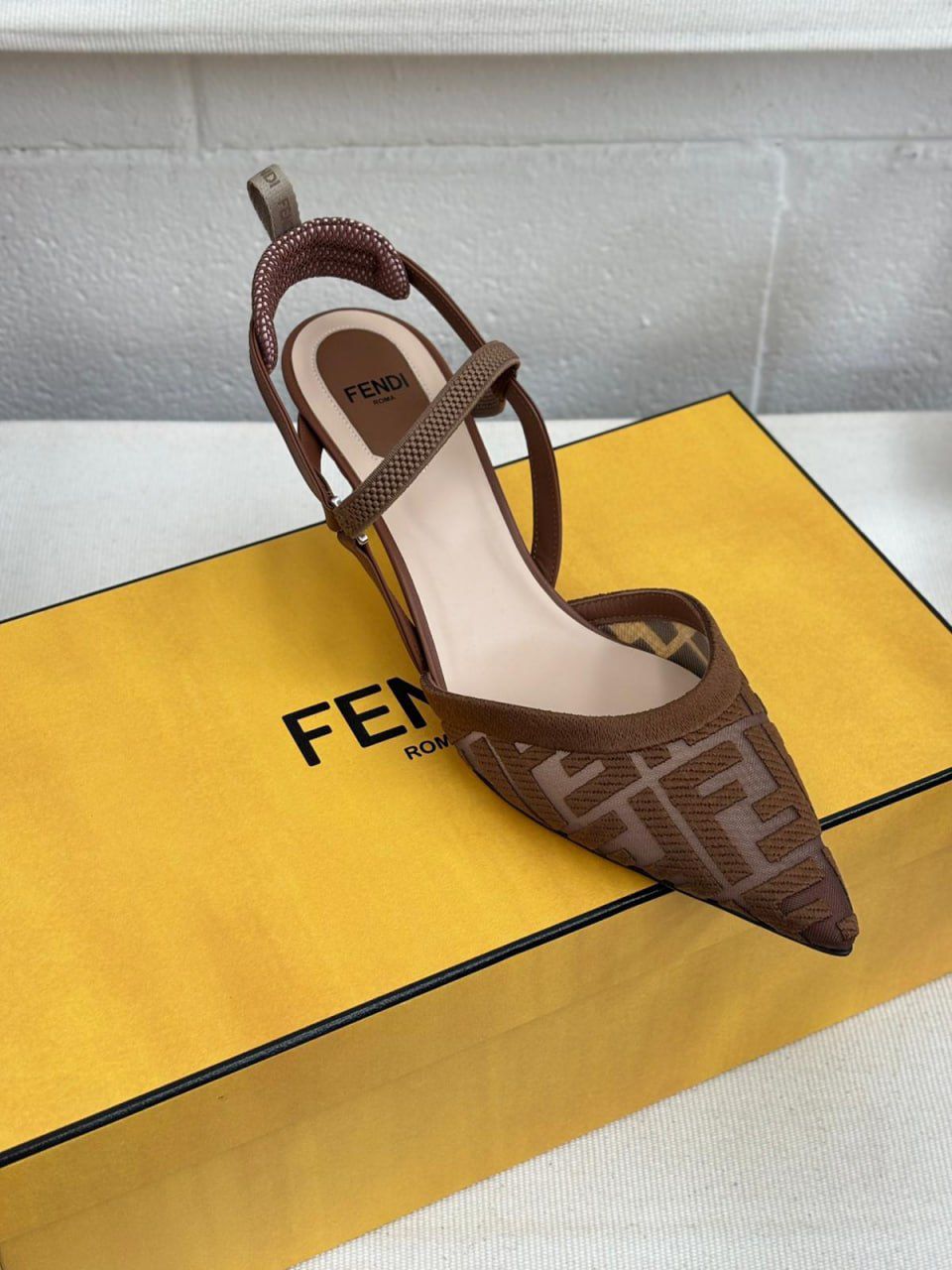 Colibrì Slingback Pumps