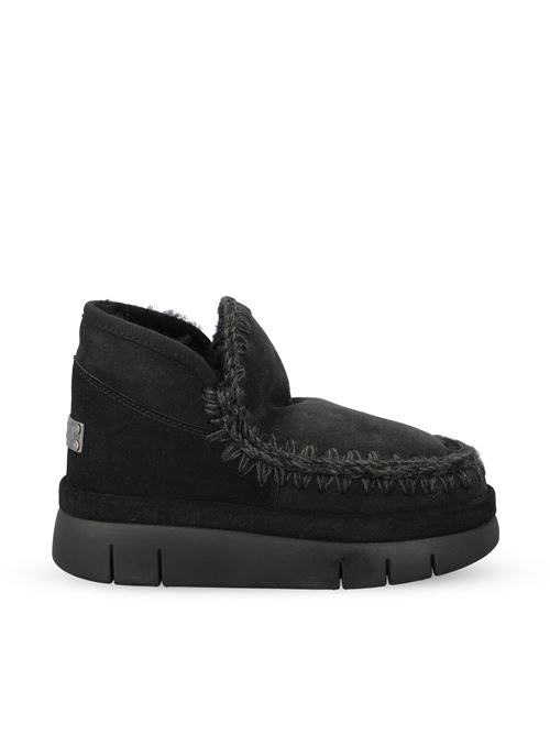 Sneakers realizzate in suede