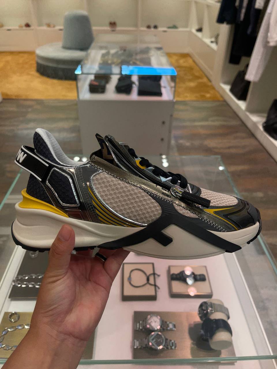 Flow Sneakers