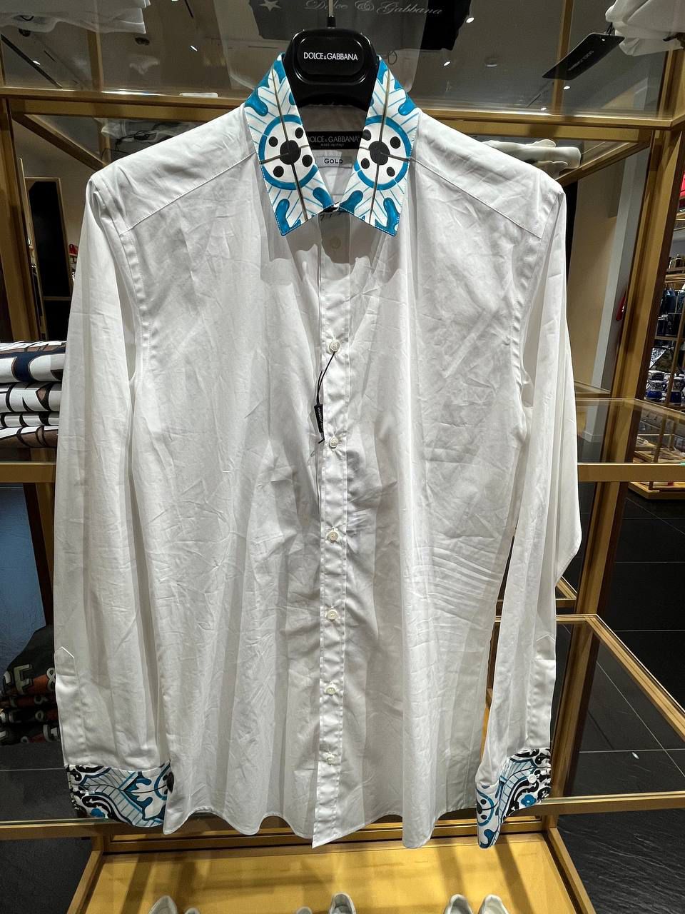 Gold Fit Shirt with Majolica Print Details