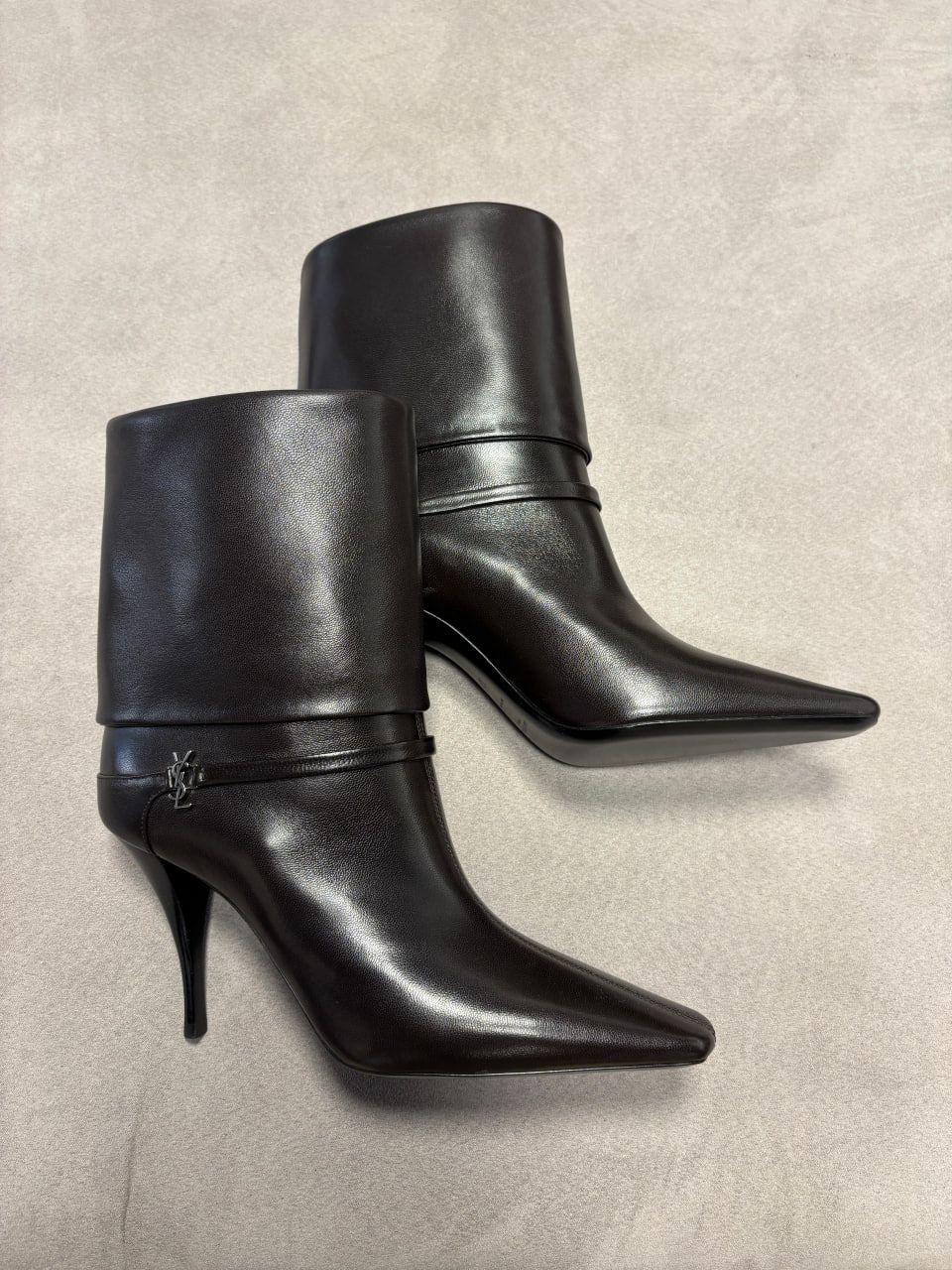 Le 5 à 7 slouchy boots in smooth leather